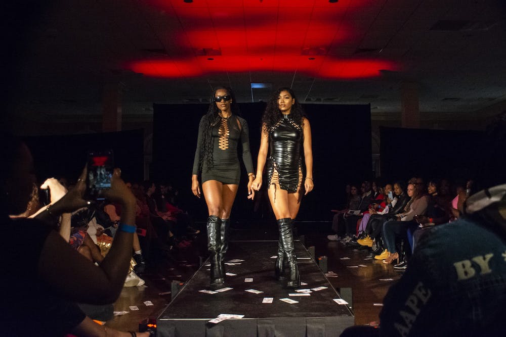 an image of models walking down a runway in fashionable outfits