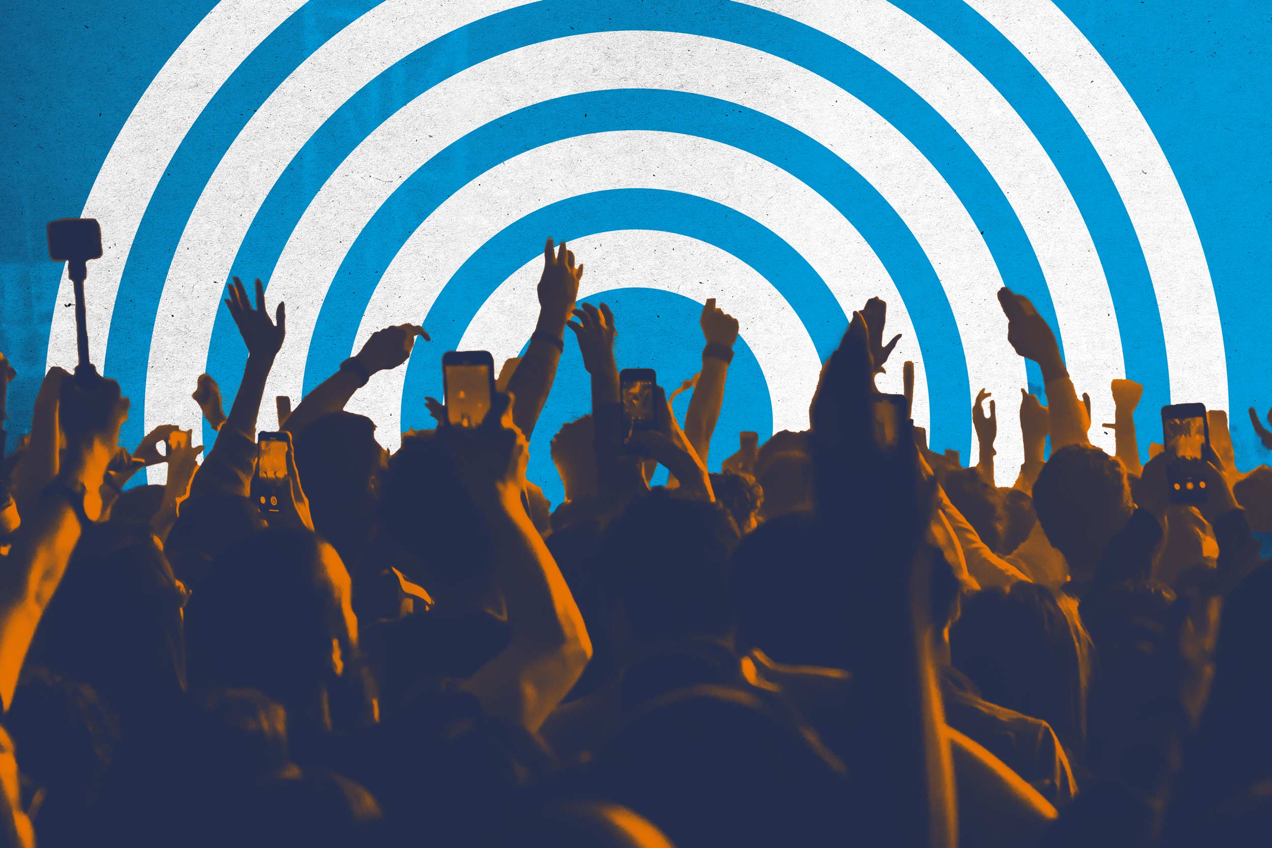 An audience bathed in orange light is overlaid over a blue background with a white circular pattern.